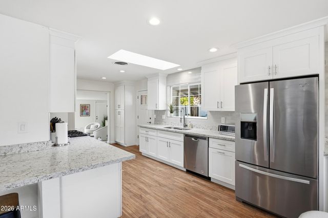 3935 E WHITTON Avenue, Phoenix, AZ 85018