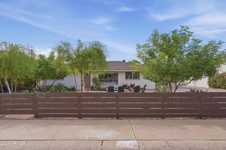 3935 E WHITTON Avenue, Phoenix, AZ 85018