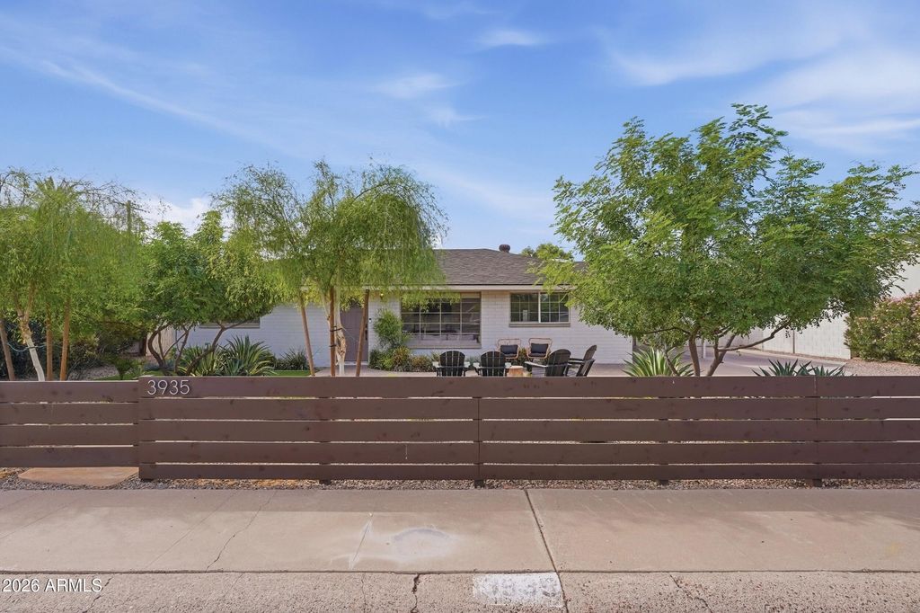 3935 E WHITTON Avenue, Phoenix, AZ 85018 — exterior