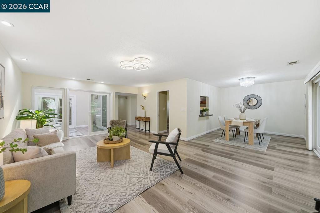 Image 3 of property listing at 1434 Los Vecinos, Walnut Creek, CA 94598