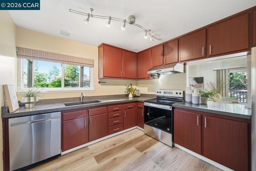 Image 7 of property listing at 1434 Los Vecinos, Walnut Creek, CA 94598