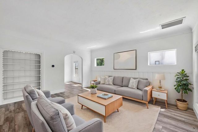 3811 Boyce Avenue, Los Angeles, CA 90039