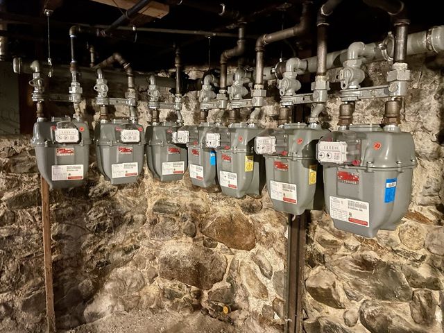 87 Webster St, Haverhill, MA 01830