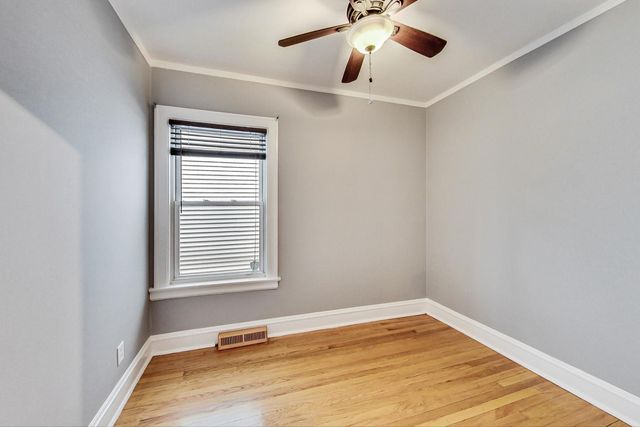 1521 W Nelson Street, Chicago, IL 60657