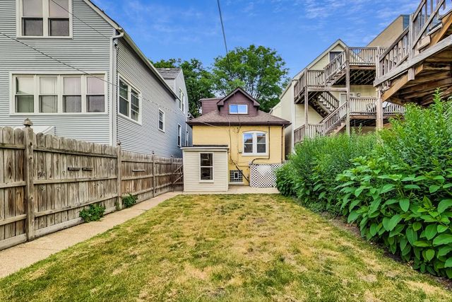 1521 W Nelson Street, Chicago, IL 60657