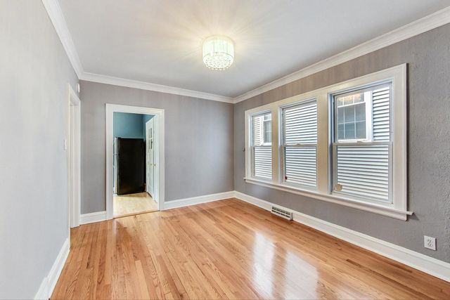1521 W Nelson Street, Chicago, IL 60657