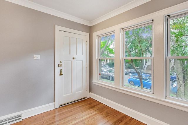 1521 W Nelson Street, Chicago, IL 60657