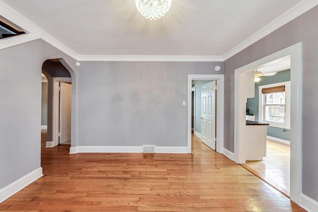 1521 W Nelson Street, Chicago, IL 60657