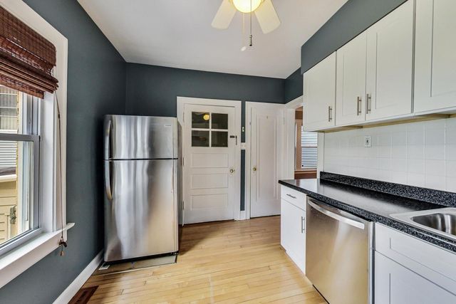 1521 W Nelson Street, Chicago, IL 60657