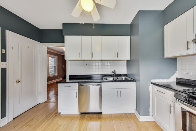 1521 W Nelson Street, Chicago, IL 60657