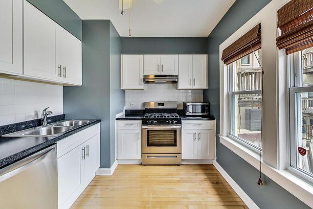 1521 W Nelson Street, Chicago, IL 60657