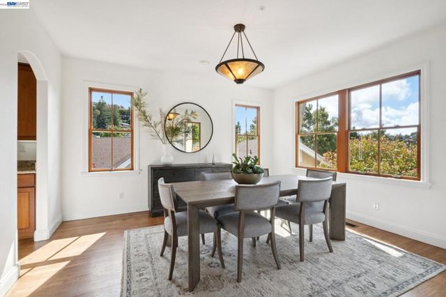 942 AQUARIUS WAY, Oakland, CA 94611