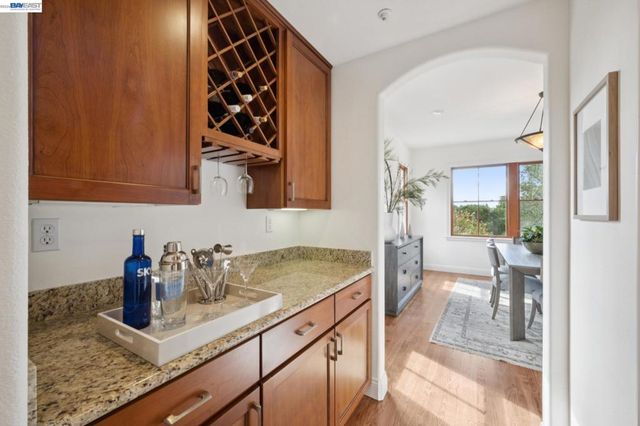 942 AQUARIUS WAY, Oakland, CA 94611