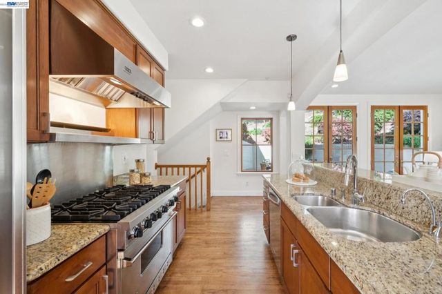 942 AQUARIUS WAY, Oakland, CA 94611