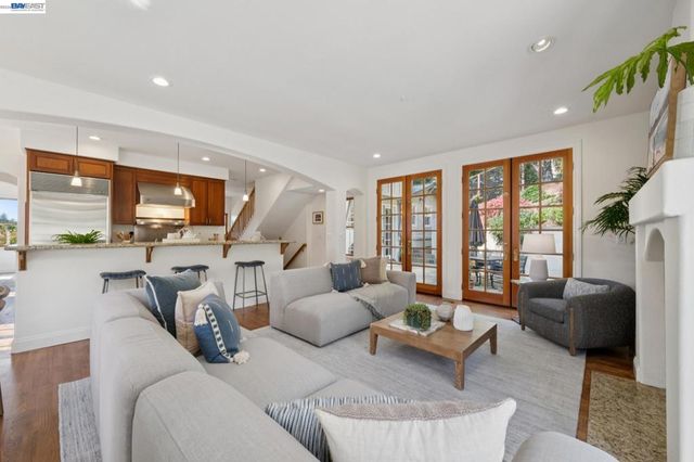 942 AQUARIUS WAY, Oakland, CA 94611