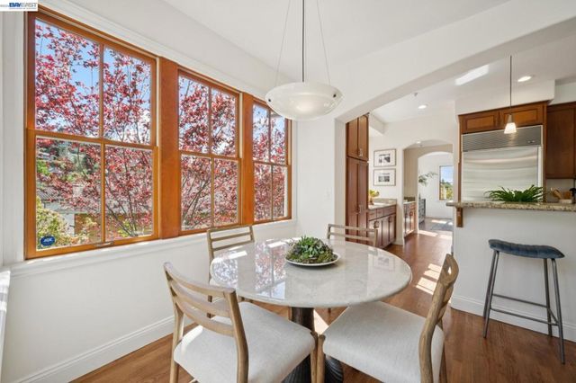 942 AQUARIUS WAY, Oakland, CA 94611