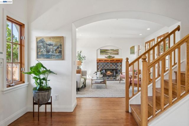 942 AQUARIUS WAY, Oakland, CA 94611