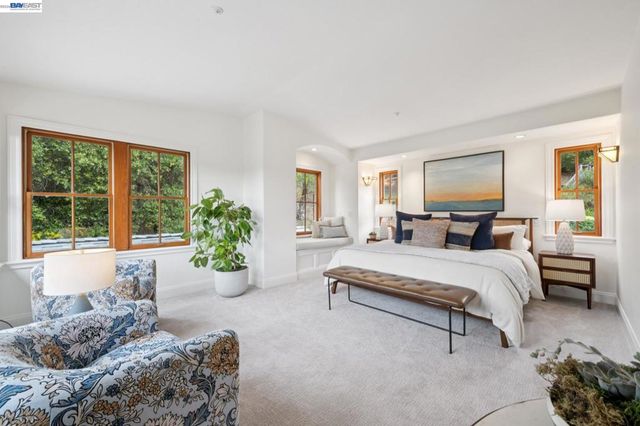 942 AQUARIUS WAY, Oakland, CA 94611