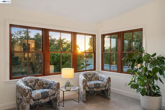 942 AQUARIUS WAY, Oakland, CA 94611