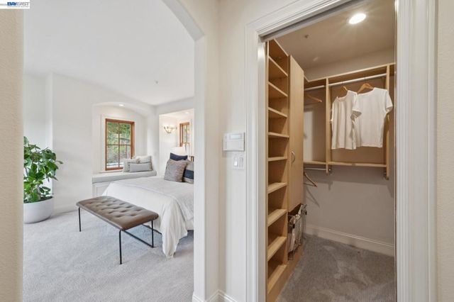 942 AQUARIUS WAY, Oakland, CA 94611