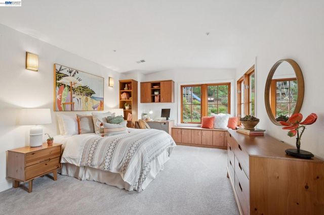 942 AQUARIUS WAY, Oakland, CA 94611