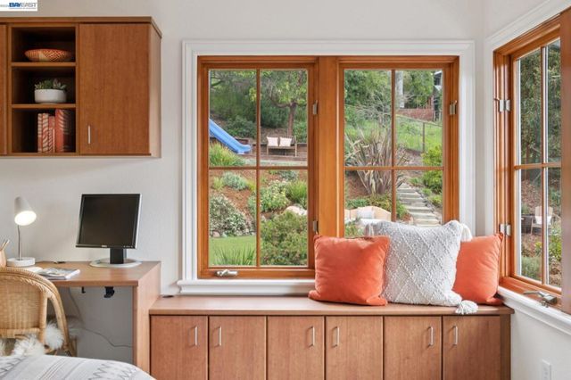 942 AQUARIUS WAY, Oakland, CA 94611