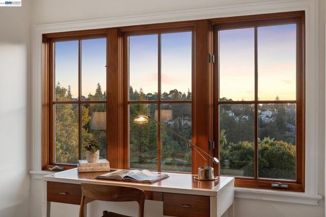 942 AQUARIUS WAY, Oakland, CA 94611