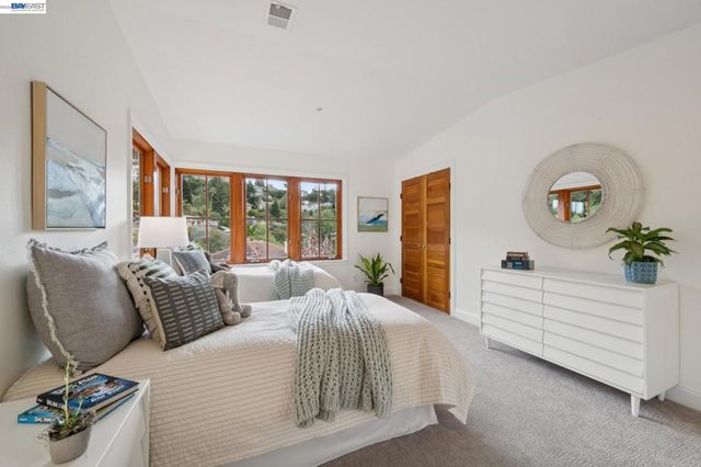 942 AQUARIUS WAY, Oakland, CA 94611