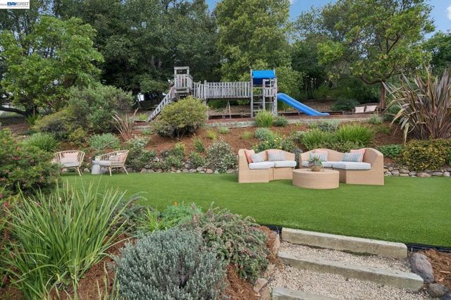 942 AQUARIUS WAY, Oakland, CA 94611