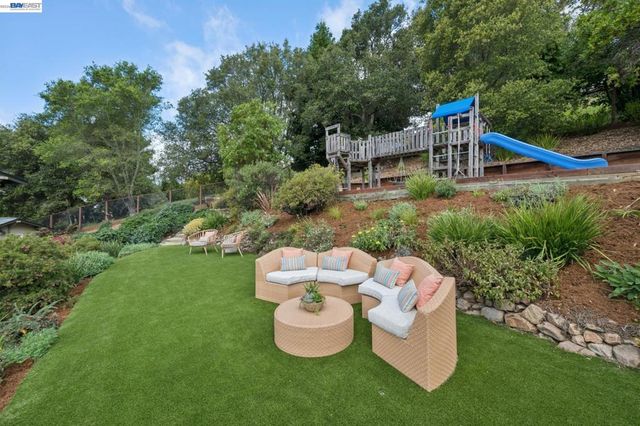 942 AQUARIUS WAY, Oakland, CA 94611