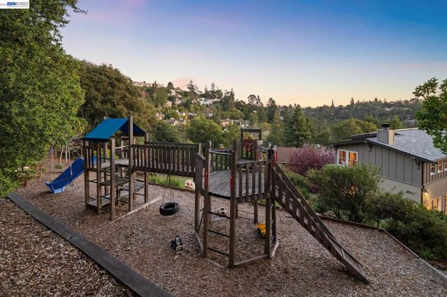 942 AQUARIUS WAY, Oakland, CA 94611