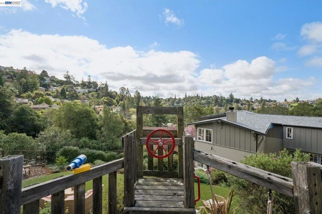 942 AQUARIUS WAY, Oakland, CA 94611