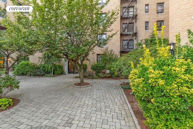 14809 Northern Blvd Apt 3K, New York City, NY 11354