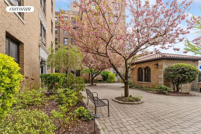 14809 Northern Blvd Apt 3K, New York City, NY 11354