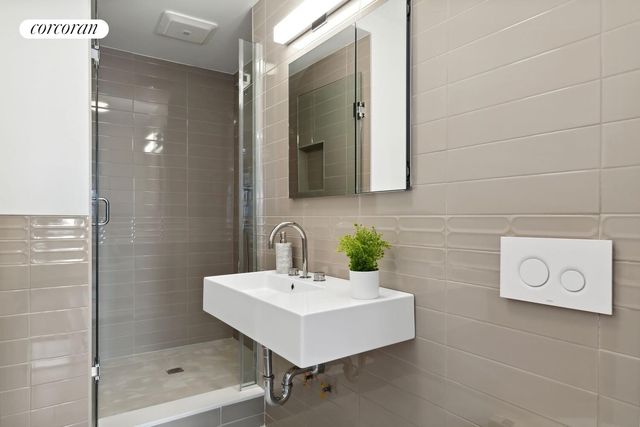 14809 Northern Blvd Apt 3K, New York City, NY 11354