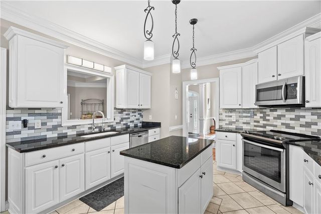 153 York Place, Calhoun, GA 30701