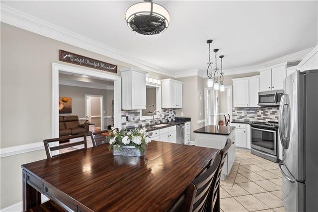 153 York Place, Calhoun, GA 30701