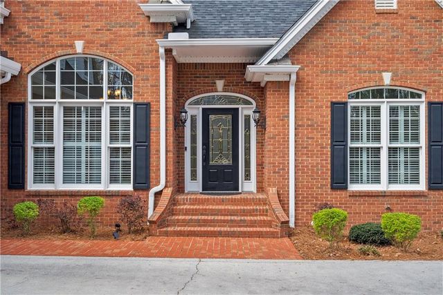 153 York Place, Calhoun, GA 30701