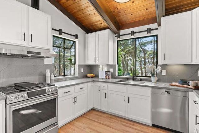 235 Beverly Place, Pacifica, CA 94044