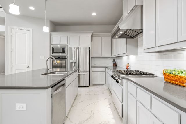 725 Royal Minister Boulevard, Lewisville, TX 75056
