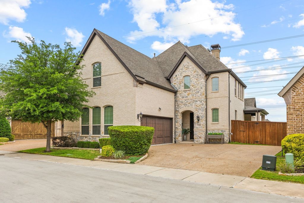 725 Royal Minister Boulevard, Lewisville, TX 75056