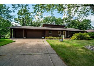 1121 River Heights Road, Menomonie, WI 54751