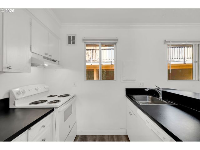 851 Sw BROADWAY Dr 52, Portland, OR 97201