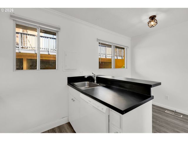 851 Sw BROADWAY Dr 52, Portland, OR 97201