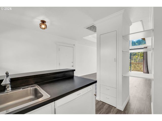 851 Sw BROADWAY Dr 52, Portland, OR 97201
