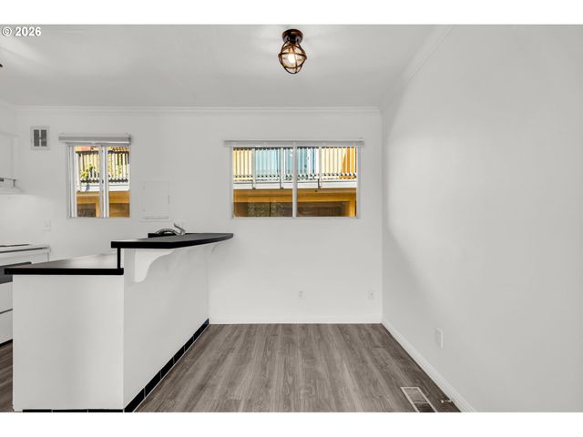 851 Sw BROADWAY Dr 52, Portland, OR 97201