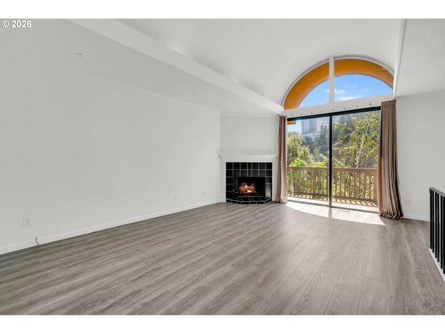 851 Sw BROADWAY Dr 52, Portland, OR 97201