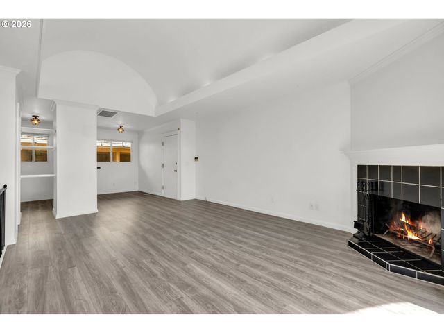851 Sw BROADWAY Dr 52, Portland, OR 97201