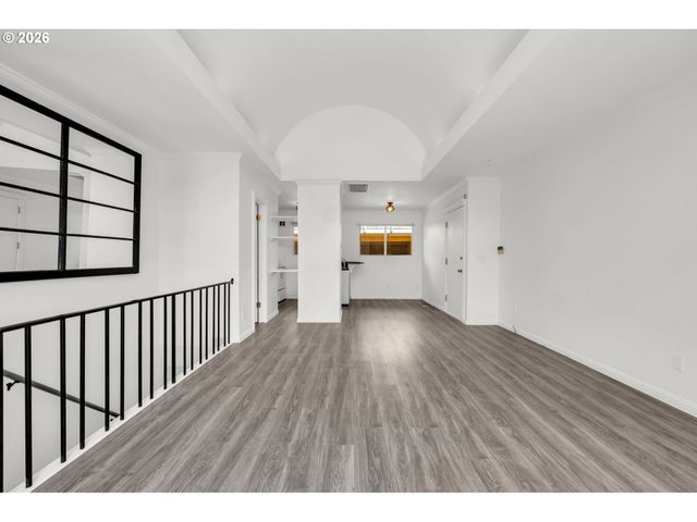 851 Sw BROADWAY Dr 52, Portland, OR 97201