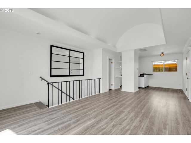 851 Sw BROADWAY Dr 52, Portland, OR 97201